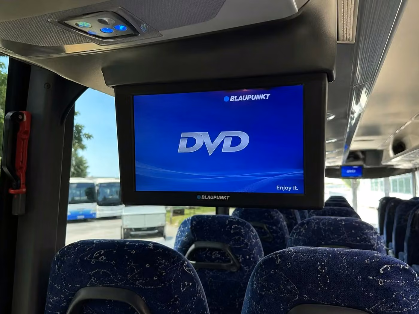seaside 56 passenger charter bus tvs
