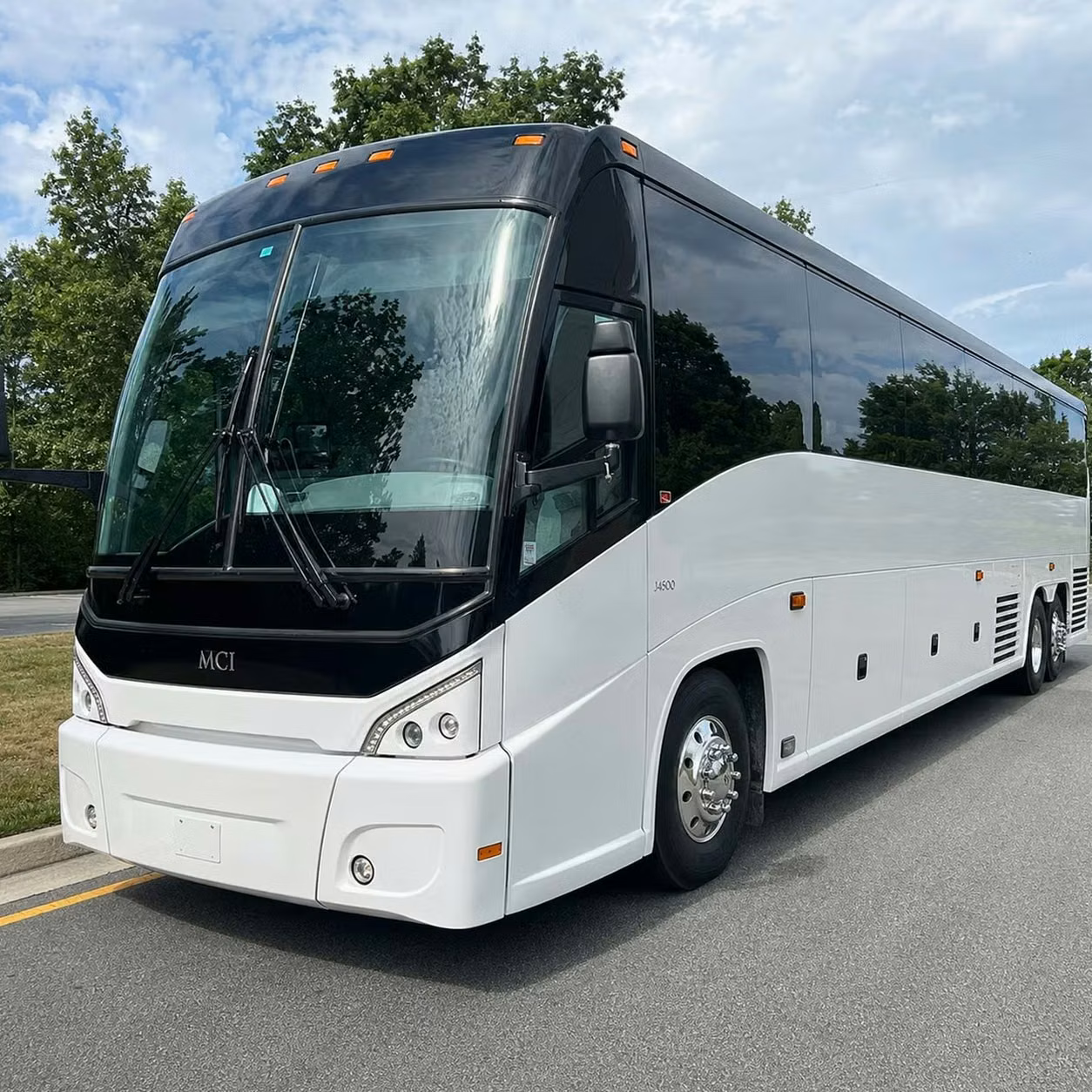 seaside concert party buses with bluetooth sound leds and onboard bars